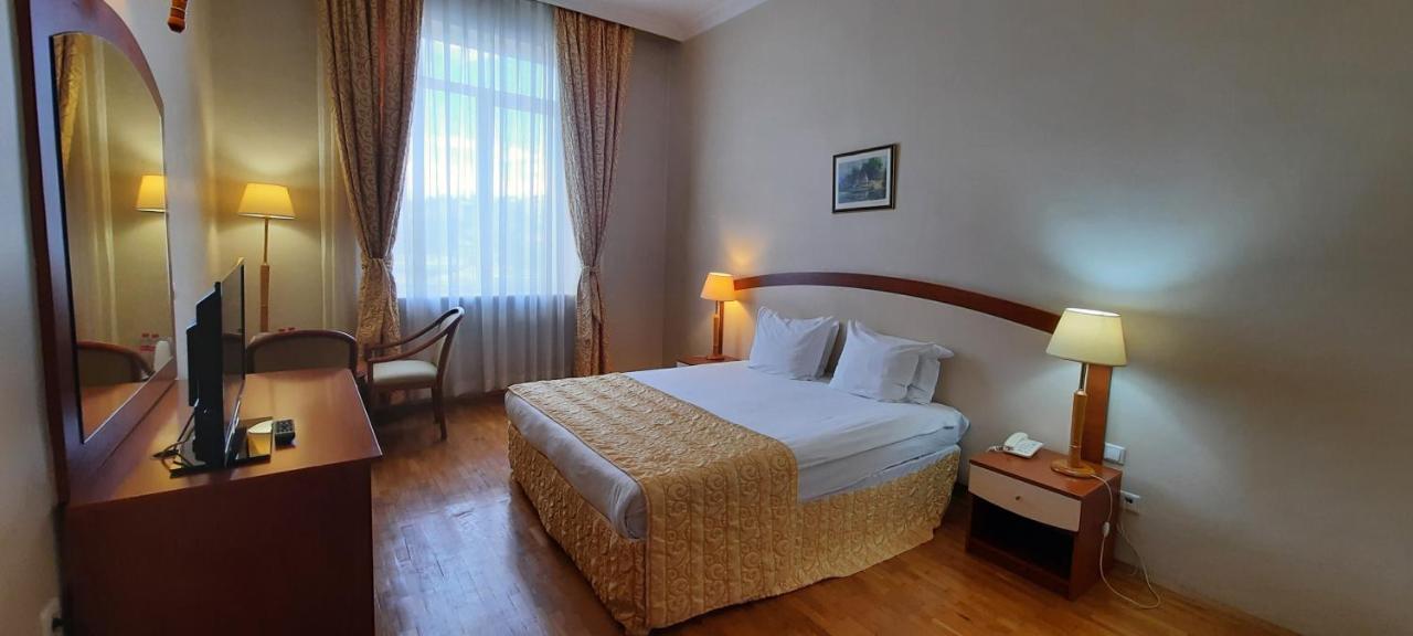 Ramada By Wyndham Trimontium Hotel 4*