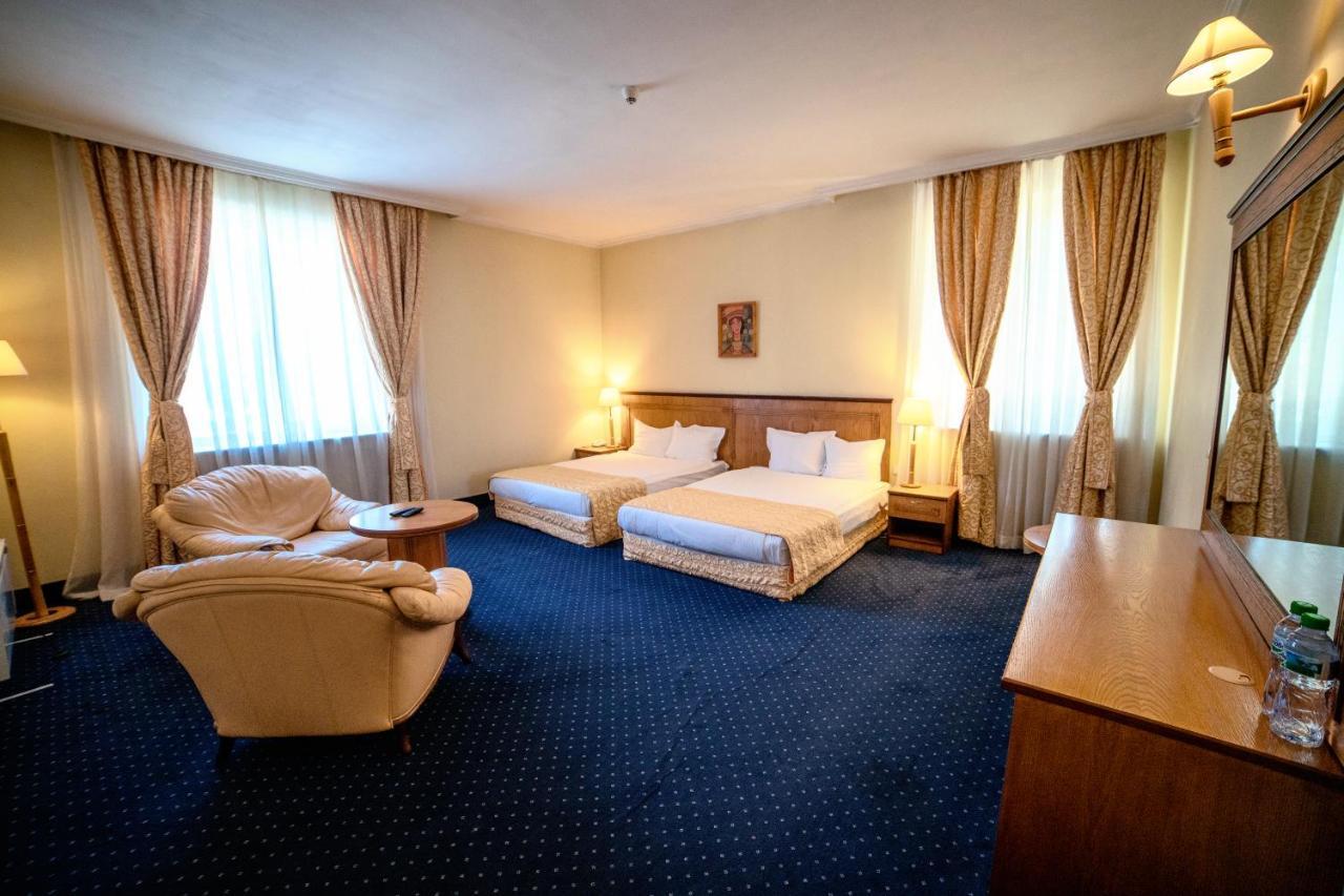Ramada By Wyndham Trimontium Hotel 4*