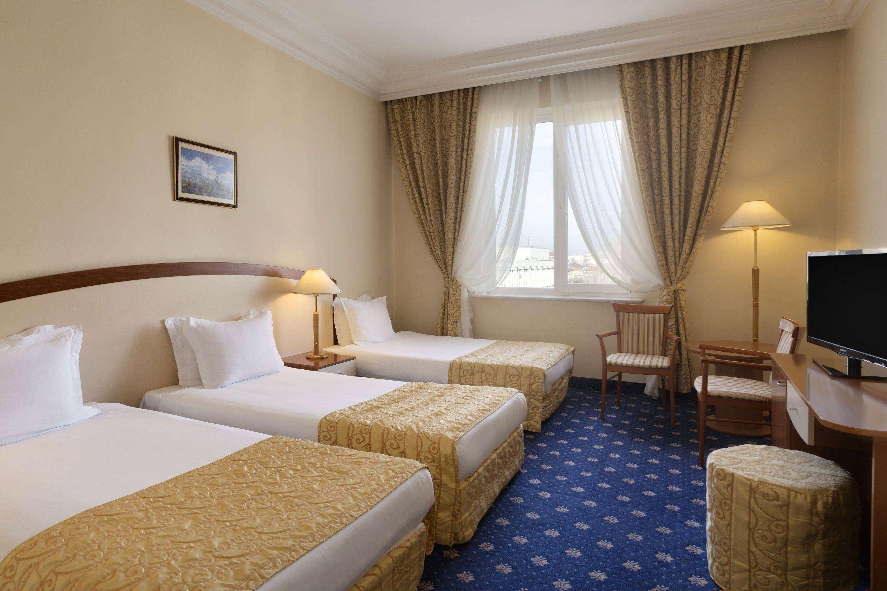 Ramada By Wyndham Trimontium Hotel