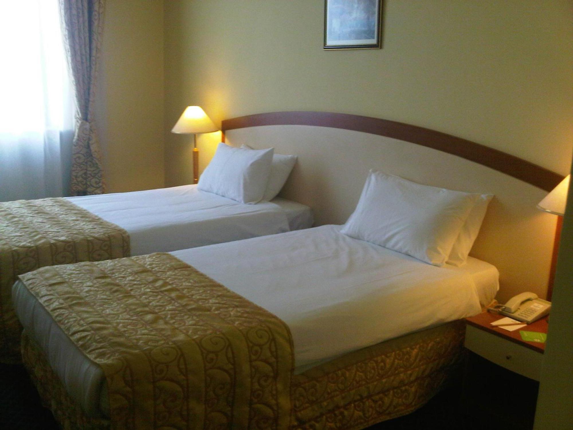 Ramada By Wyndham Trimontium Hotel