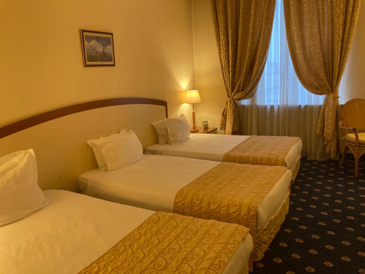 Ramada By Wyndham Trimontium Hotel
