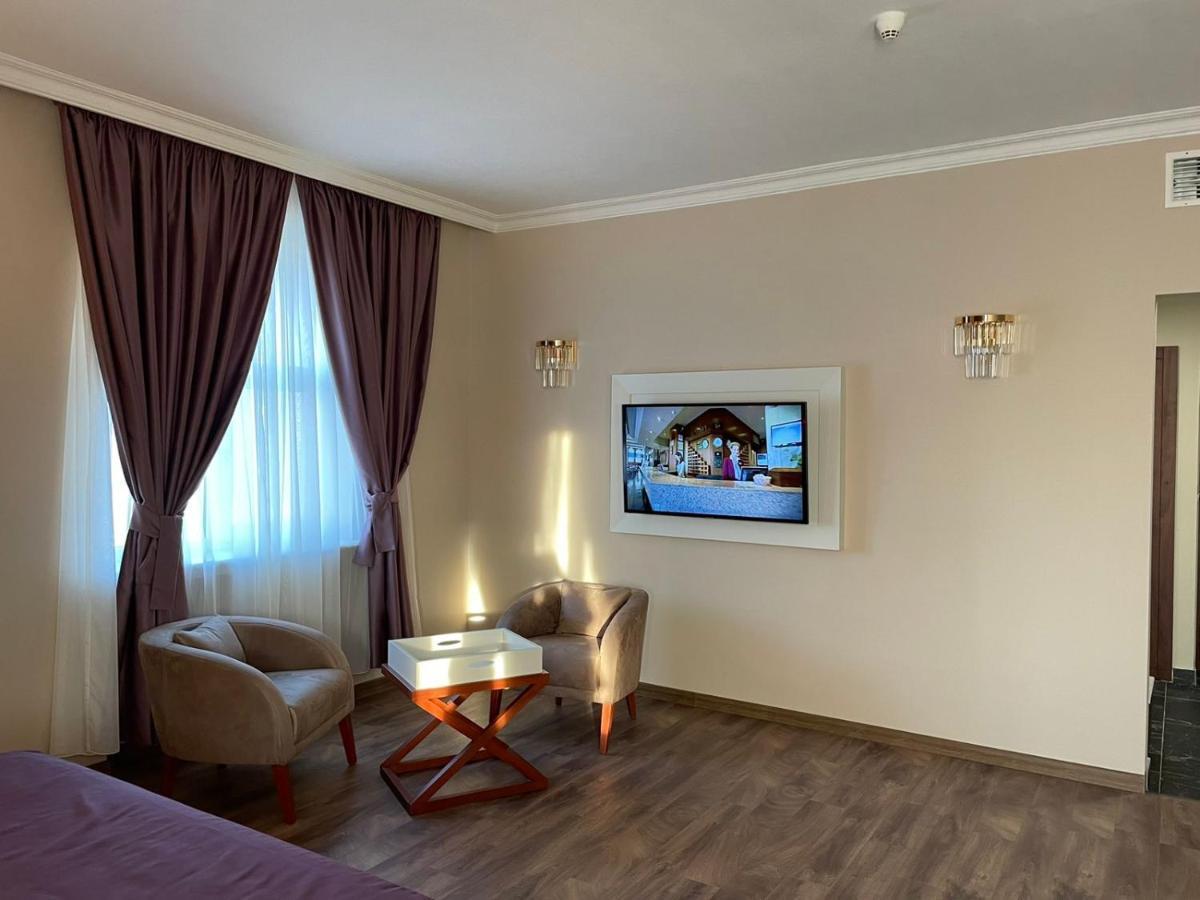 Ramada By Wyndham Trimontium Hotel 4*