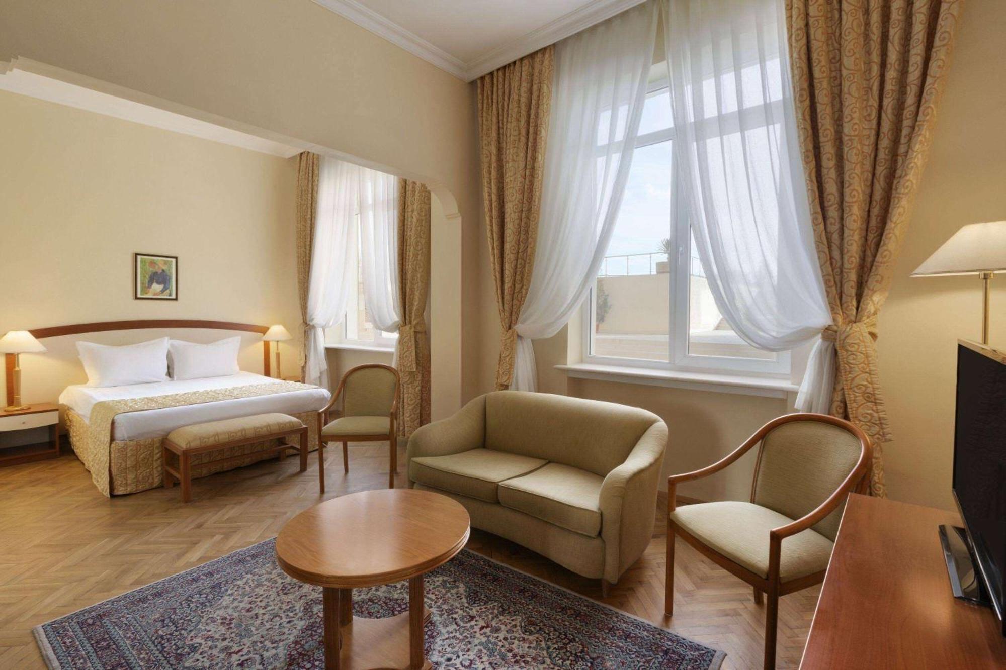 Ramada By Wyndham Trimontium Готель Пловдив