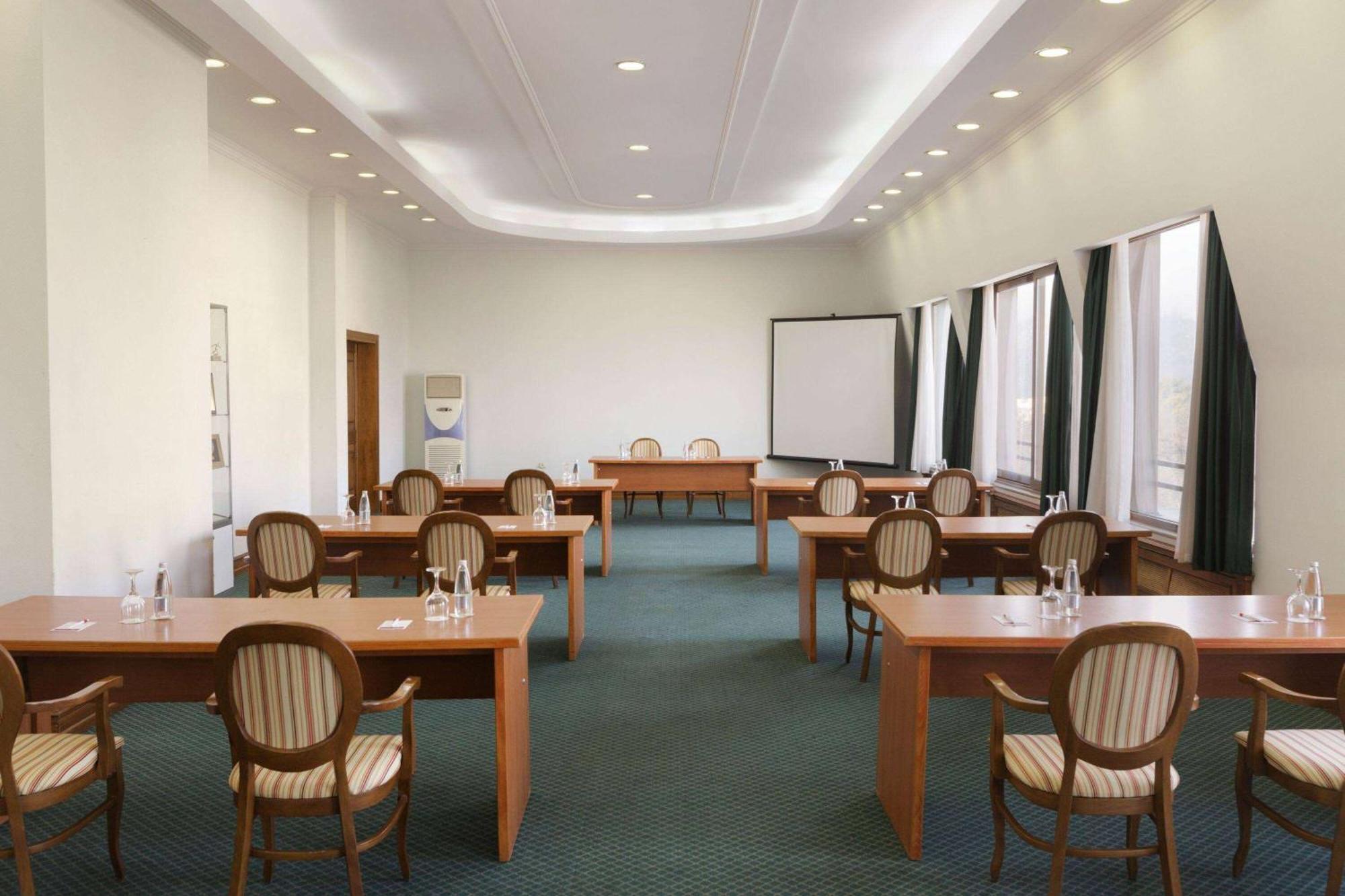 Ramada By Wyndham Trimontium Готель Пловдив