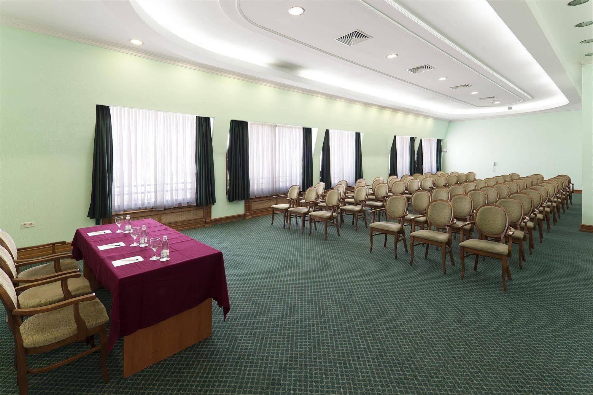 Hotel Ramada By Wyndham Trimontium 4*